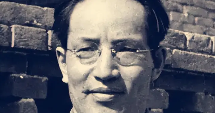 1945年冬，镜泊湖上朱瑞带着几百号残兵砸开四尺厚冰层捞出三门炮