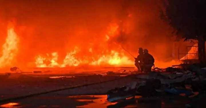 美国众议院险过两法案，特朗普扩军权，加勒比油轮成新战场。