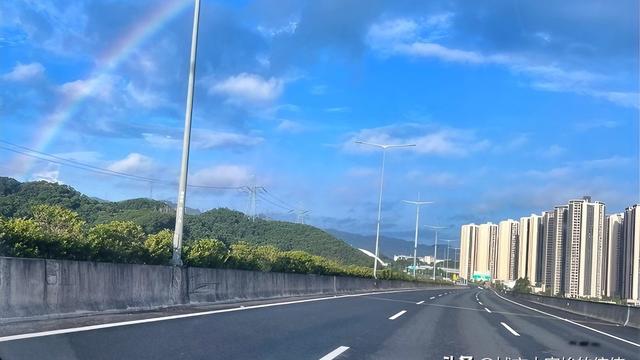 风雪夜归人：88万彩礼刷屏了，  妈妈张