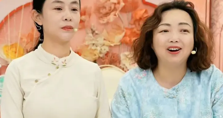 李林带货开怀大笑 李鑫跑车刷到飞起 弟弟或已退回大金镯 韩家尴尬了