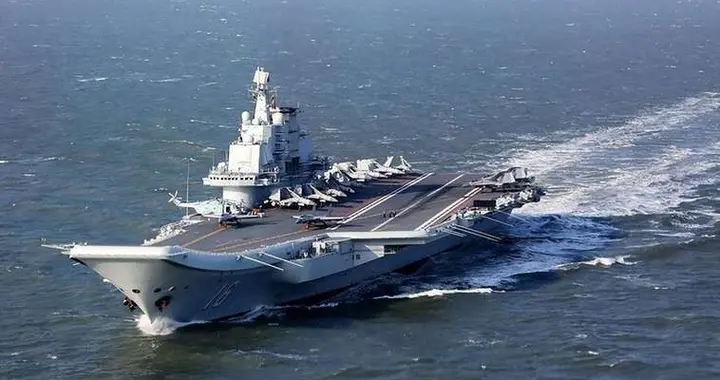 零点整解放军准时锁海，中美航母要正面硬碰？辽宁舰前出西太卡位