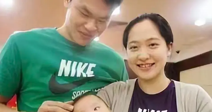 丈夫出轨她却净身出户，如今逆袭成大学老师，1.9米儿子成她骄傲