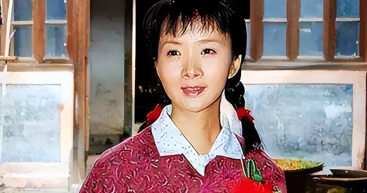 吃里扒外！14年前定居美国，回国捞金遭“驱逐”的她，53岁成笑话