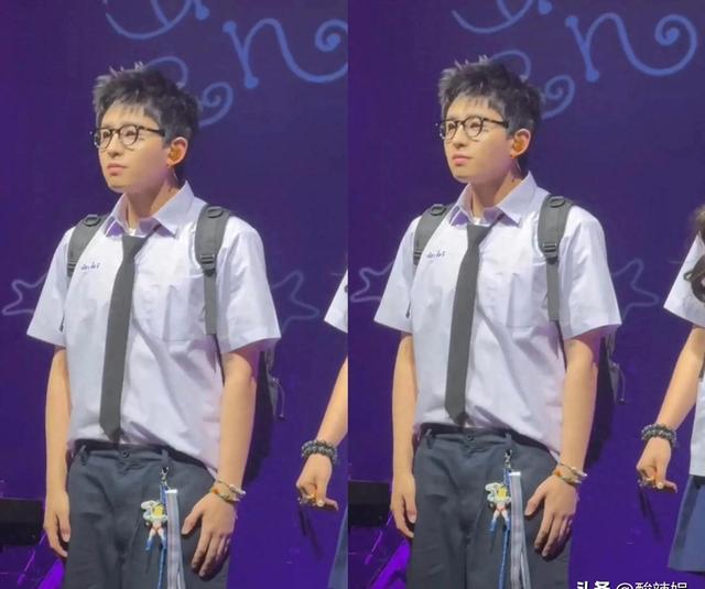 焦迈奇脸肿成这样就别再走少年感路线了！你看多像毛不易！