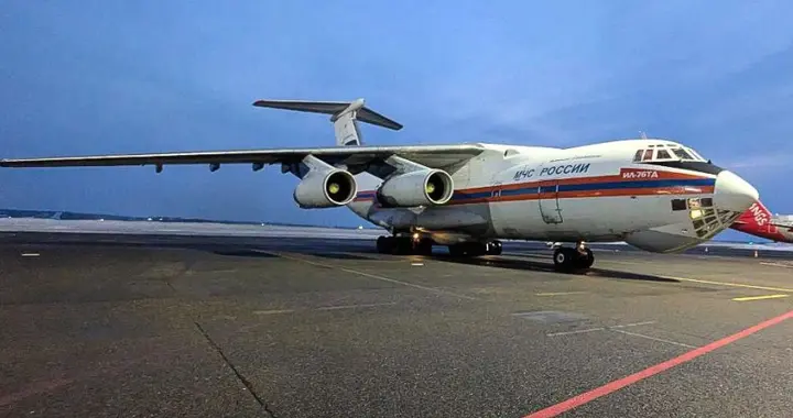 普京动手了，俄军机落地，13吨药品援助伊朗，俄罗斯这步阳谋绝了