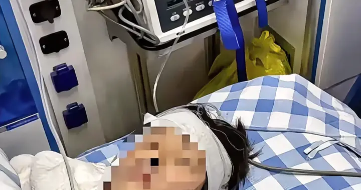 虎跳峡8岁男孩坠崖身亡，父亲伸手只抓到衣角，春节旅行成永别