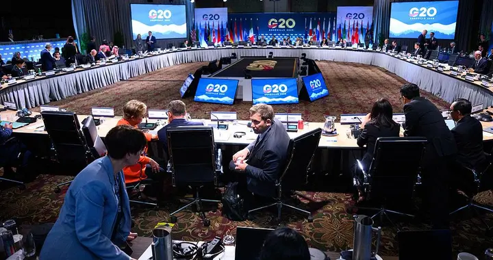 中方当场拒签！G20破例开第二桌，俄外长已到美国，绝非寻常会面