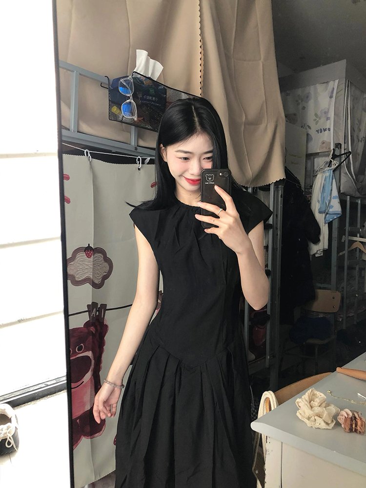 赫本风法式简约小飞袖黑色连衣裙