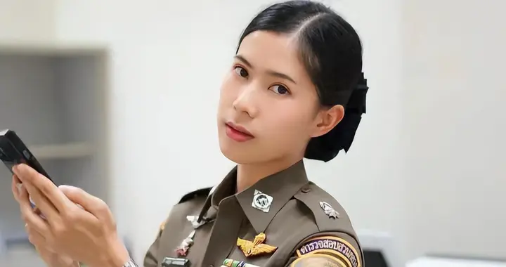 泰国已经烂完了，我出了国门才知道"人民警察"4个字有多金贵！