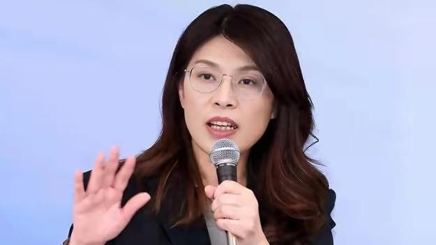 四条鳄鱼：4月10，郑丽文被记者问到关于