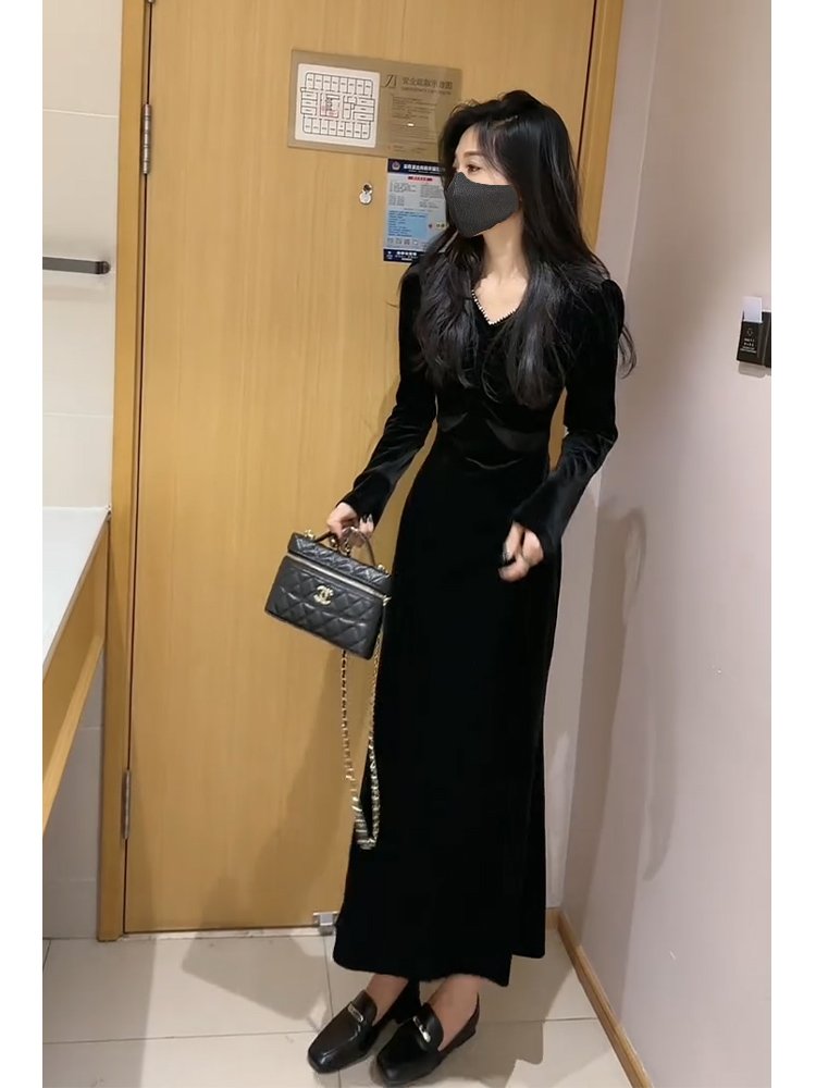 黑色v领丝绒长款连衣裙子女