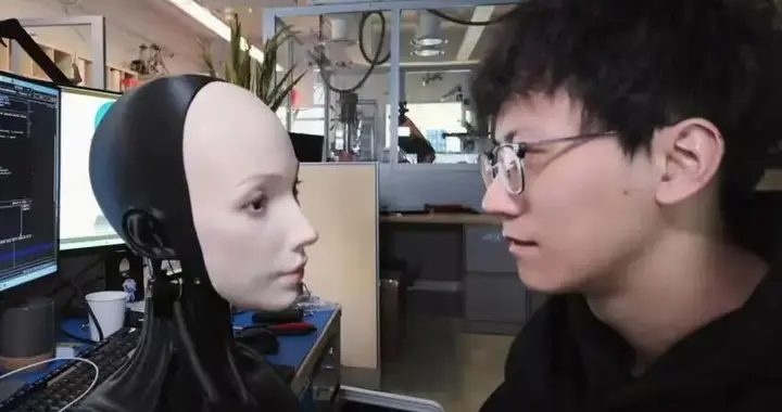 一年5轮融资，被雷军、蚂蚁追着投，95后天才少年胡宇航凭什么？