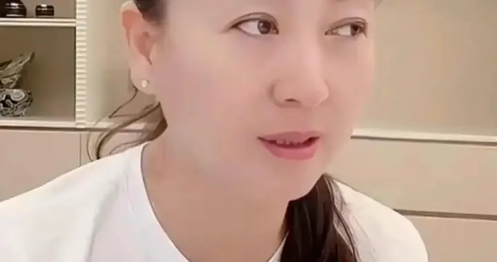 闫学晶哭穷：年“仅几十万”怎么活，网友扒出其百平海景房笑了