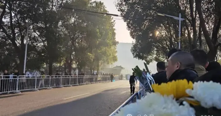 郭松民 | 张雪峰悖论