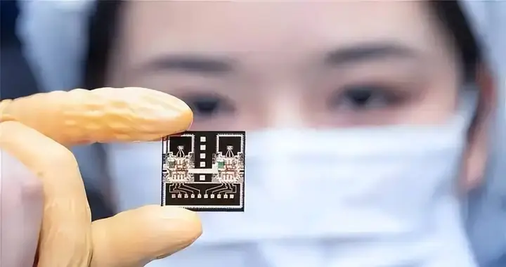 英国媒体：中国又掌握关键部件核心技术，再次打破美韩技术封锁