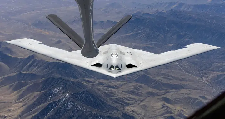 B-21轰炸机也要上阵打空战？大型制空平台道路，中美殊途同归
