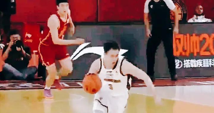 辽篮危矣！赵继伟末节20秒狂揽7分，姜宇星全场隐身 新援亨特消失