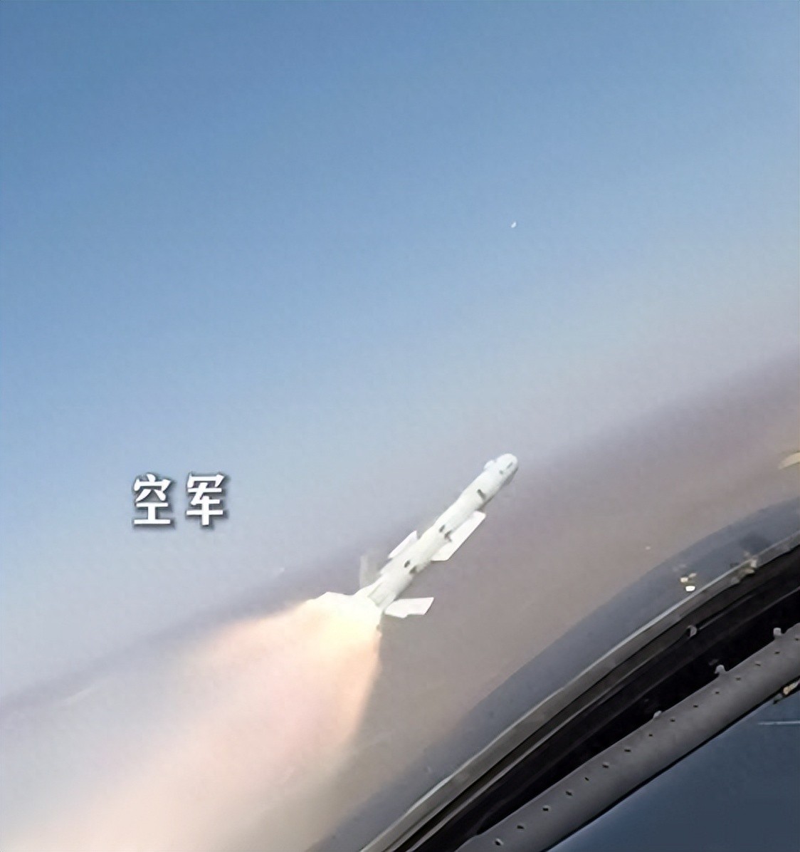 歼20开训亮杀招，霹雳1070度急转，近距空战格局生变