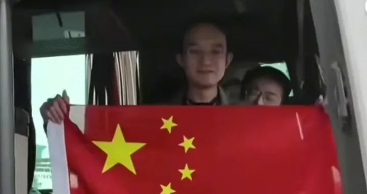 伊朗人民护送中国公民撤离，一句话全网破防:我们走不了了