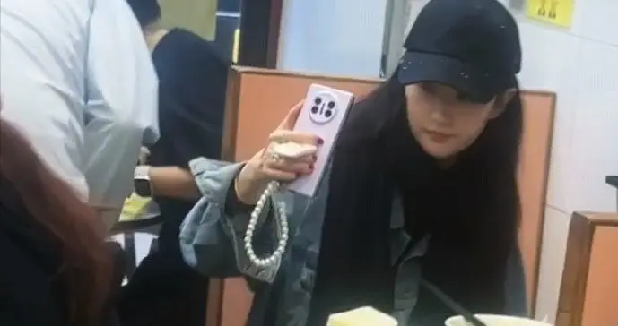 人前光鲜人后心酸，38岁未婚未育的刘亦菲近况曝光，让人不敢认