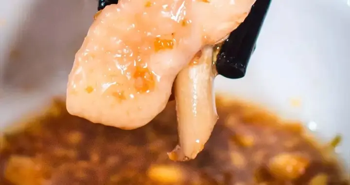 佛山顺德莫氏鸡煲老板娘于4月4日发声，澄清了网传老板累瘫照