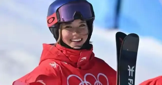 韩媒：4年赚6个亿！谷爱凌在美国被骂叛徒，在中国被称作拜金女