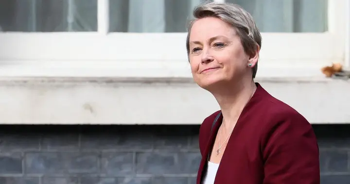 英国终于醒了？外交大臣库珀访华，还要去深圳见识“高科技”