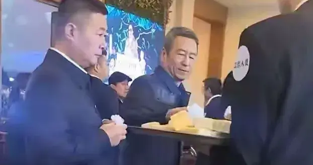 陈丽华遗体告别：白岩松朱军，六小龄童马德华到场，迟重瑞未现身