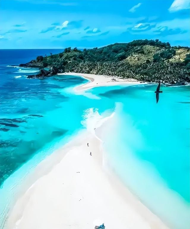 斐济：南太平洋度假天堂的服务业掩盖不了种族矛盾