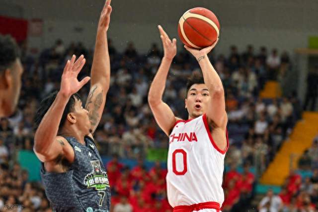 还有高诗岩？男篮的12人大名单，戳穿了多少本土教练的真实面目