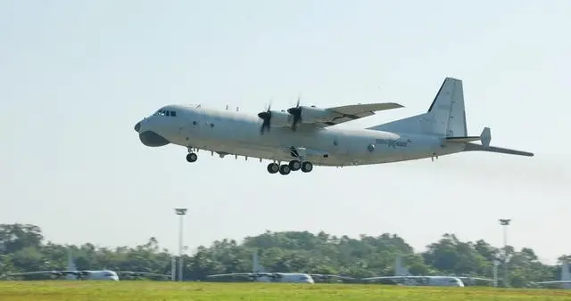 周边局势有变，中外军机已过招，解放军缠斗20分钟，现场惊心动魄