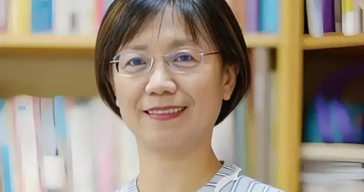 一刀砍 4700 万！翁晓玲掀翻绿媒资金链，绿营当场拍桌怒骂