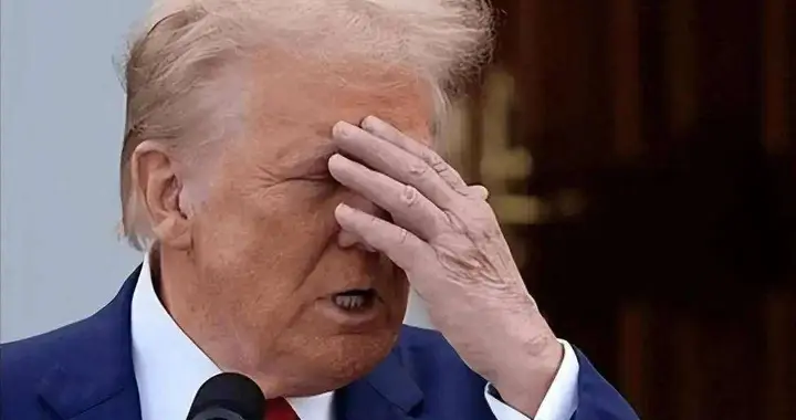 特朗普对于军事打击伊朗的决策对美国产生哪些方面的不利影响？