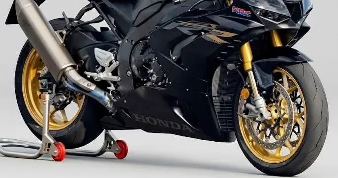 暗影之刃：CBR1000RR-R Fireblade 黑刃的沉默哲学