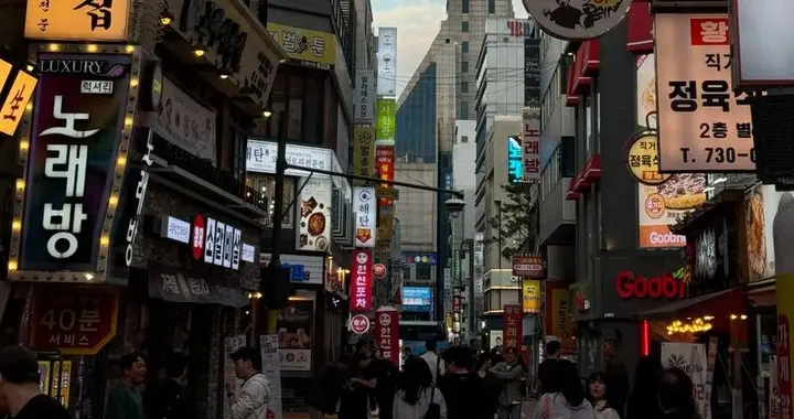 出境游语言不通、照片乱糟糟？五一假期用华为小艺样样都在行
