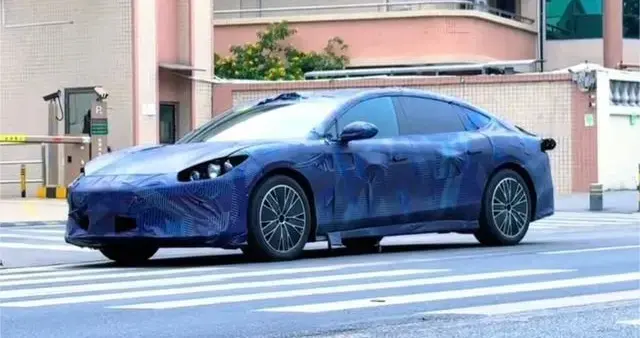 方程豹首款轿车曝光，纯电动动力，预计会在2026年发布