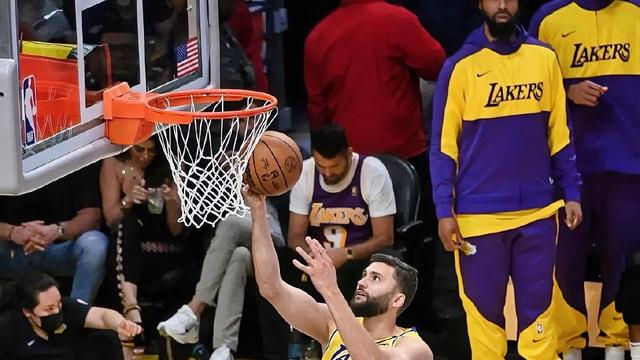 秋风画扇：湖人替补克莱伯真是太不珍惜机会