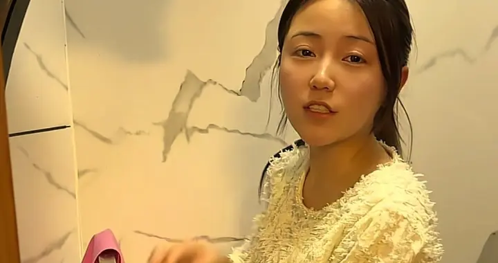 天津小伙心疼29岁表嫂被出轨离婚，接其到苏州同居引争议