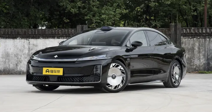 20万买中大型轿车，要豪华够智能还得大空间，昊铂A800值得一看！