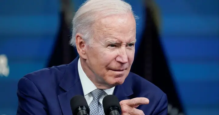 拜登预言成真？特朗普疯狂买岛，反加速美国衰落！