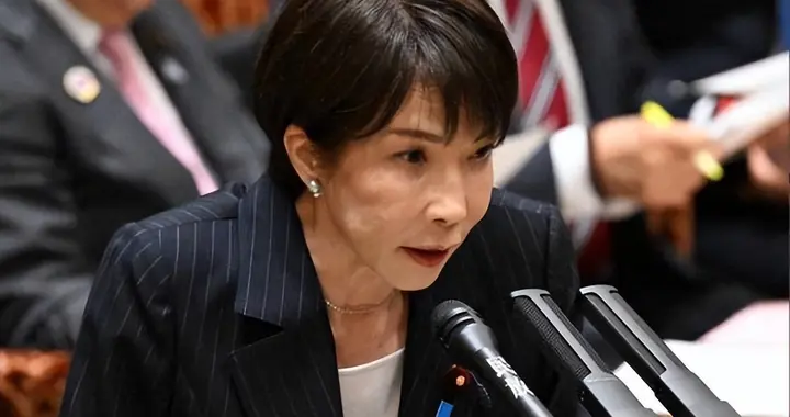 眼见特朗普已松口，高市断定不用再装了，直接把大炮架在邻国门口