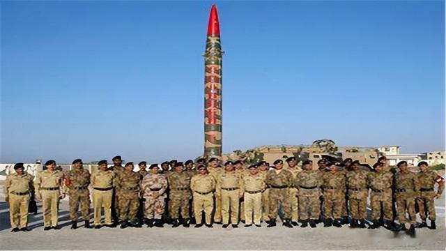 全球9个拥核国家之中，最穷的巴基斯坦， 是如何获得核武器的?