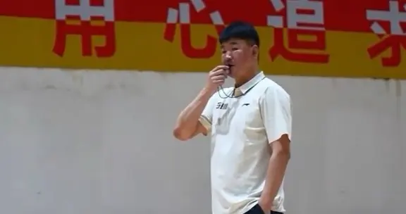 深圳男篮战胜江苏！顾全夸赞一人，不是史密斯，也不是贺希宁