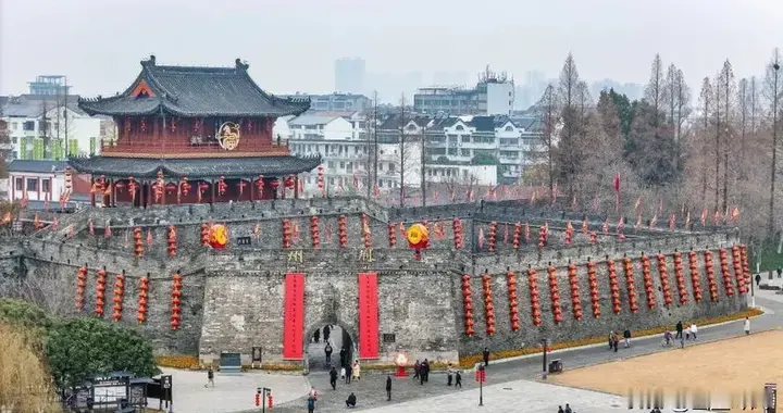 25年闭关升级！荆州古城王者归来，这回玩的有点大