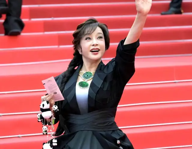 戛纳第一弹：刘晓庆大气龚俊帅气，赵樱子和万千惠被赶多次不肯走