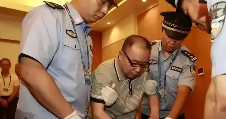 赖昌星是如何从绝境里逃出，又如何终究被审判的。