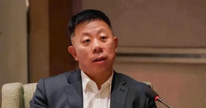 半小时内，中方4次喷射水炮，菲方边逃边叫，中国大使问责菲律宾