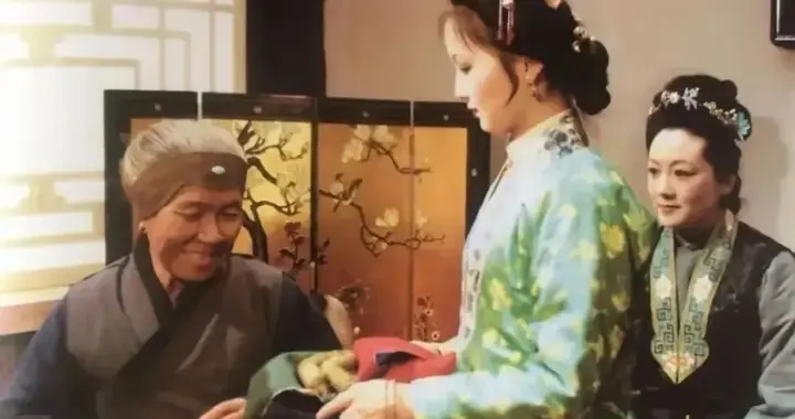 何故宝玉初试云雨情和刘姥姥进贾府写在一起？板儿：宝叔咱俩有缘