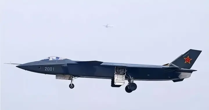 16年前美国的巨大失误，让中国空军战机，数量质量双双超越美军