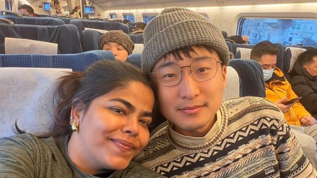 宇晨观世间：表弟和他的印度女友一起坐高铁